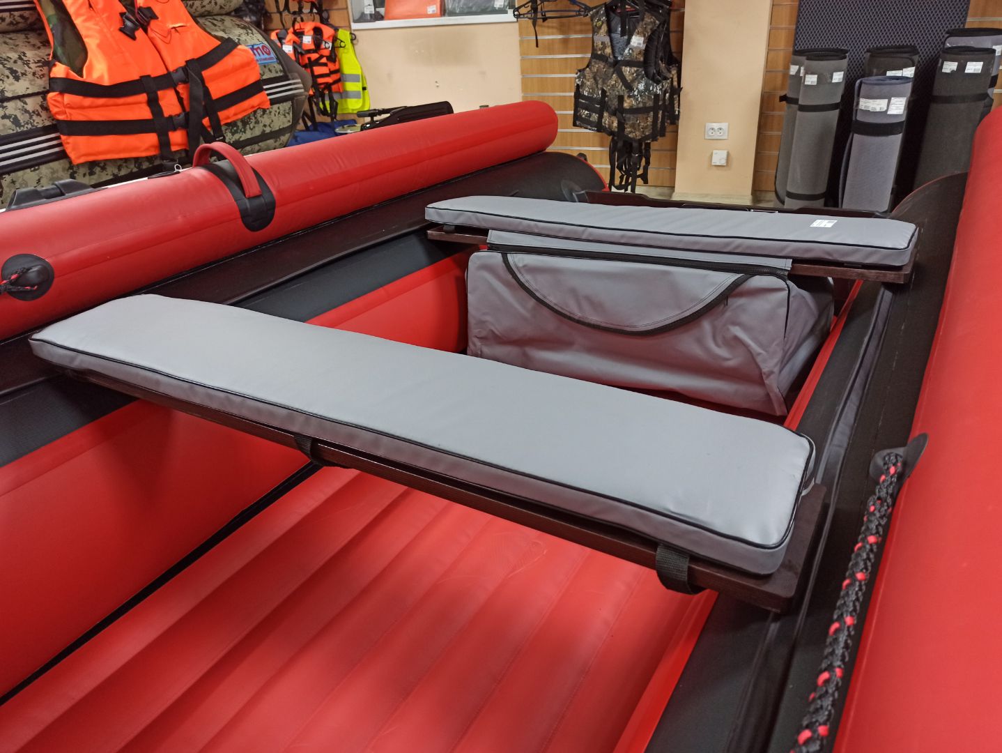 КОМПЛЕКТ МЯГКИХ НАКЛАДОК С СУМКОЙ ДЛЯ ЛОДОК 110Х20 СЕРЫЙ в Ноябрьске