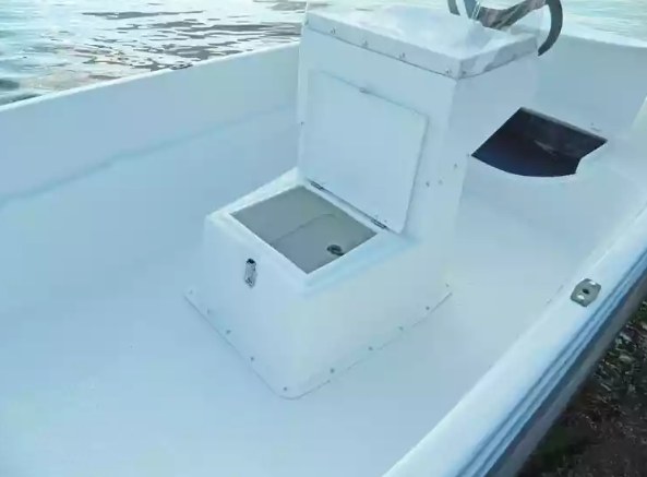 Стеклопластиковая лодка Пингвин с консолью (тримаран) в Ноябрьске
